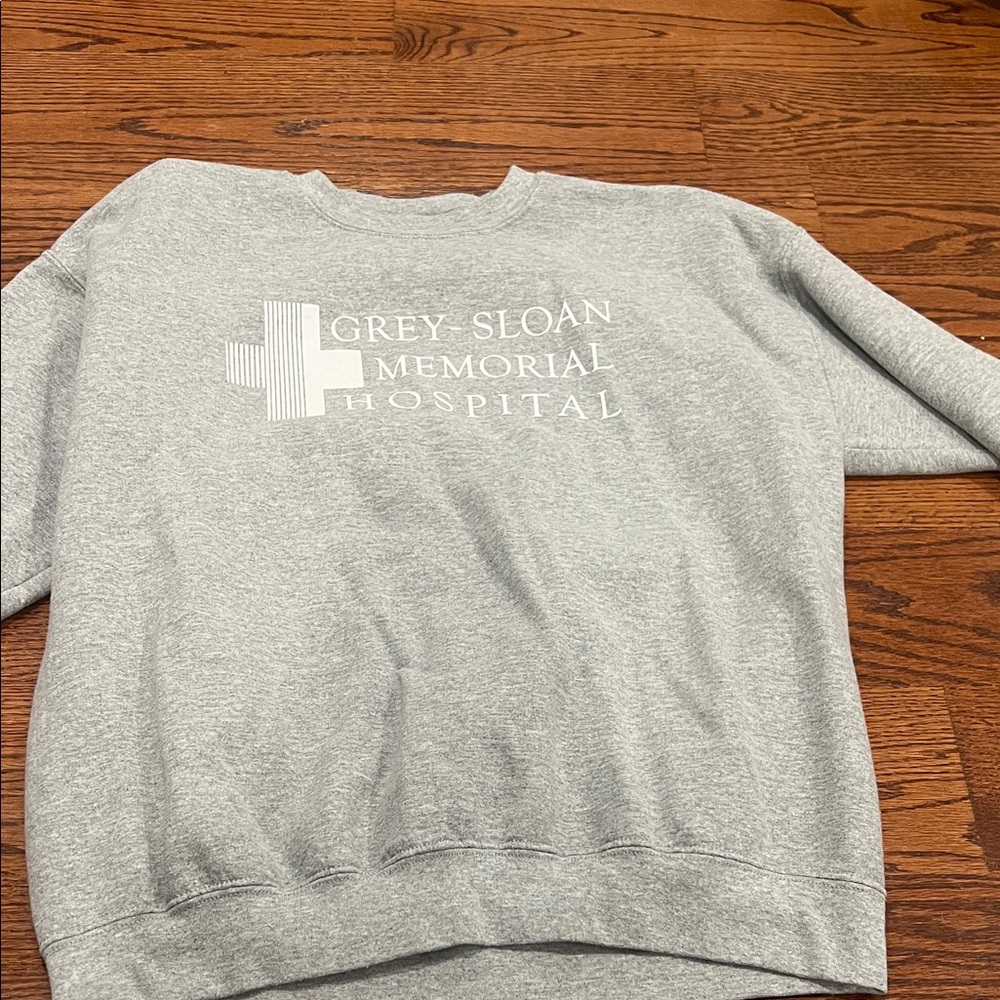 Gildan Gray Sweatshirt